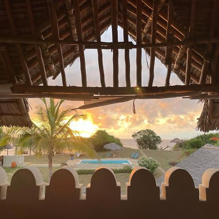 Pangani Cliffs Lodge エクステリア 写真