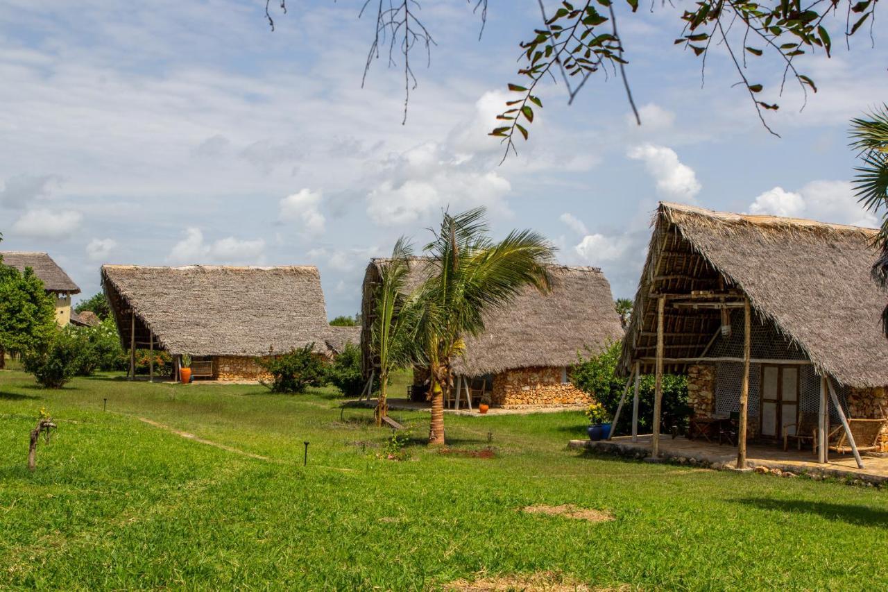 Pangani Cliffs Lodge エクステリア 写真