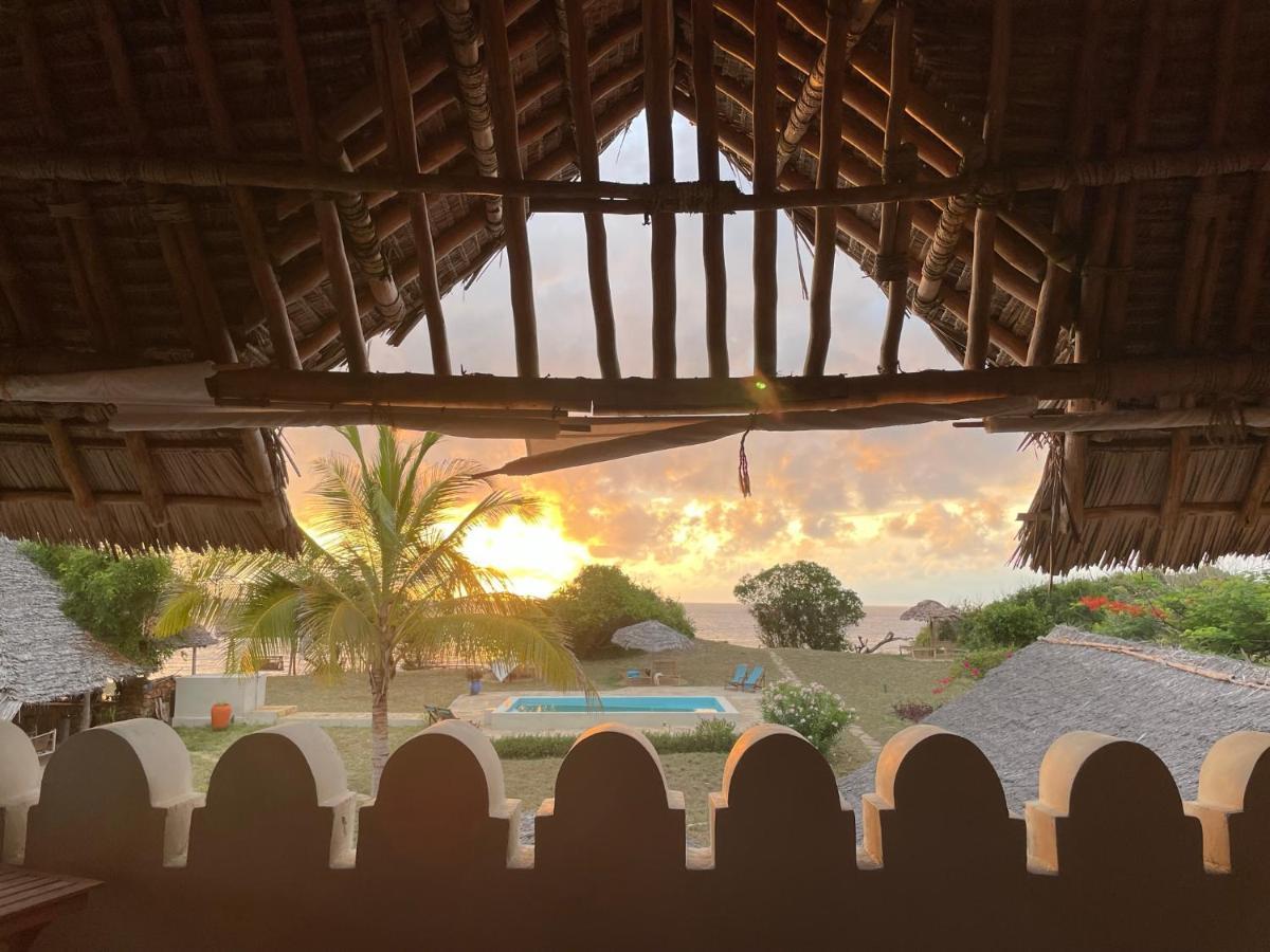 Pangani Cliffs Lodge エクステリア 写真