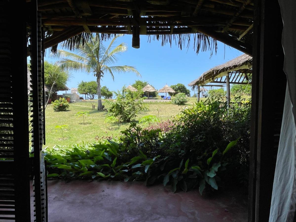 Pangani Cliffs Lodge エクステリア 写真