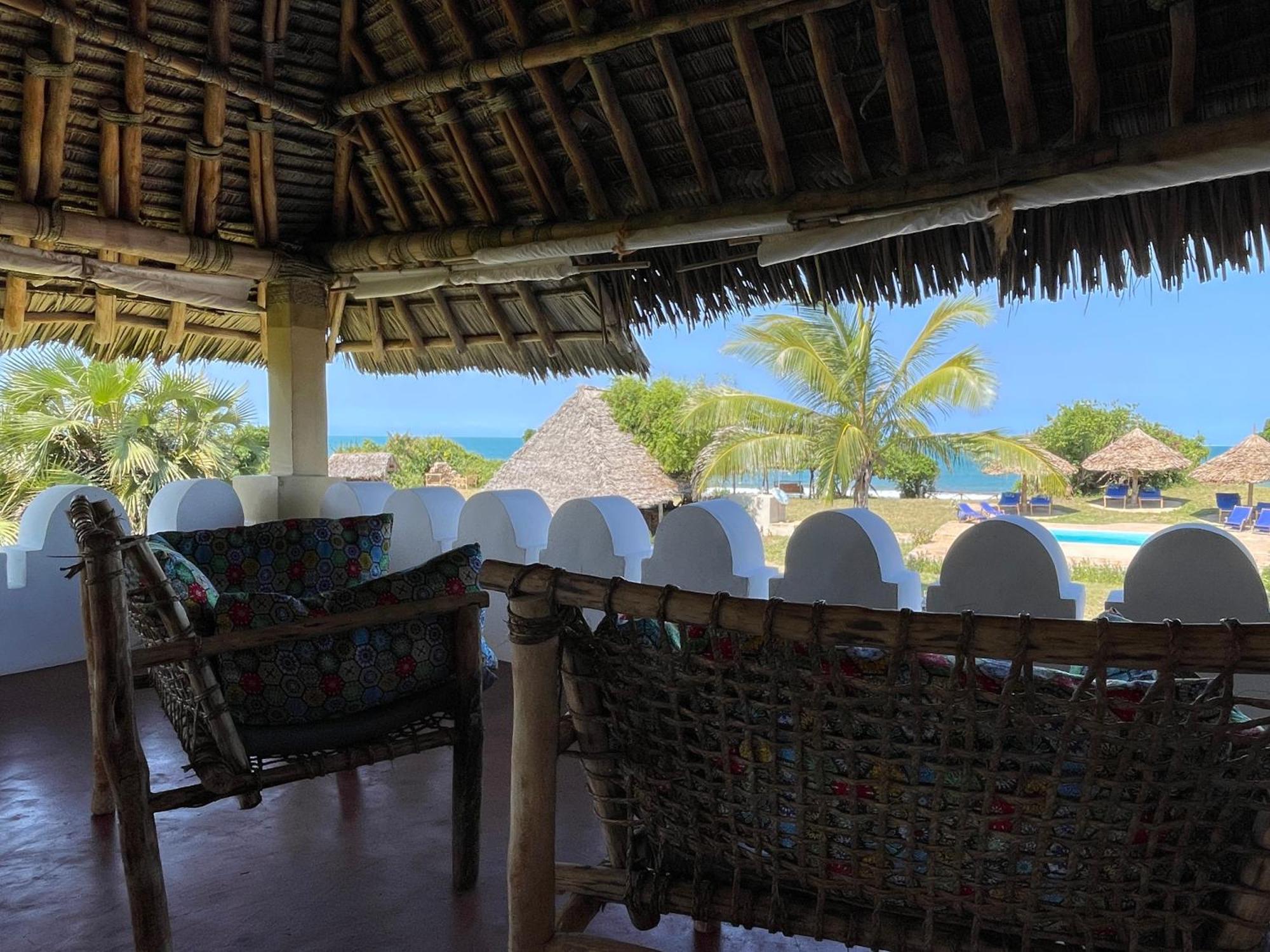 Pangani Cliffs Lodge エクステリア 写真