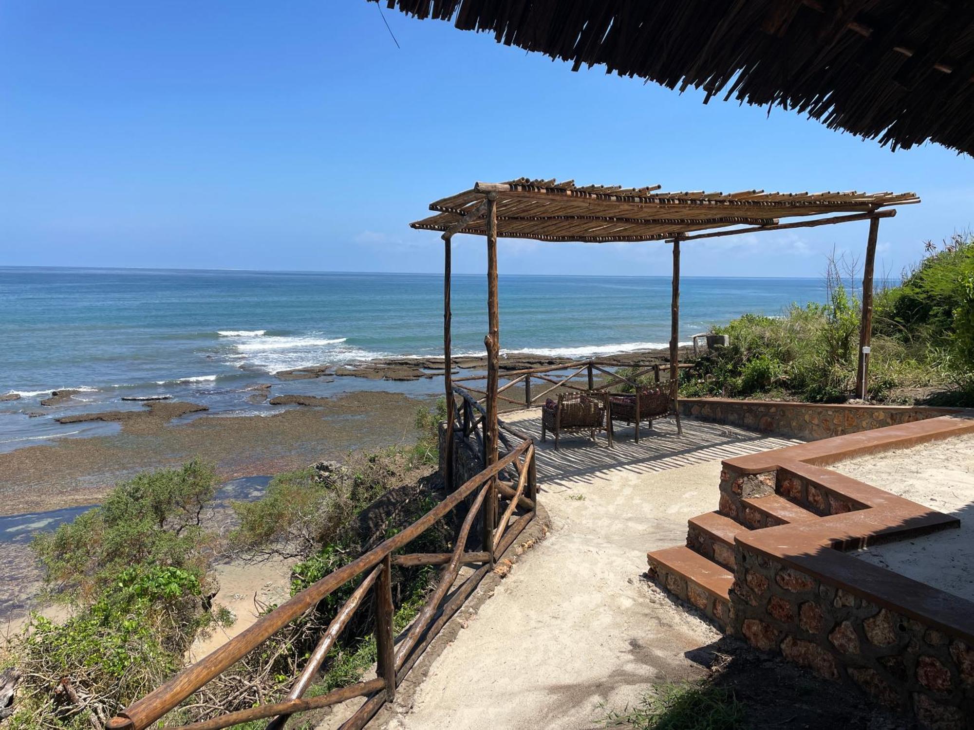 Pangani Cliffs Lodge エクステリア 写真