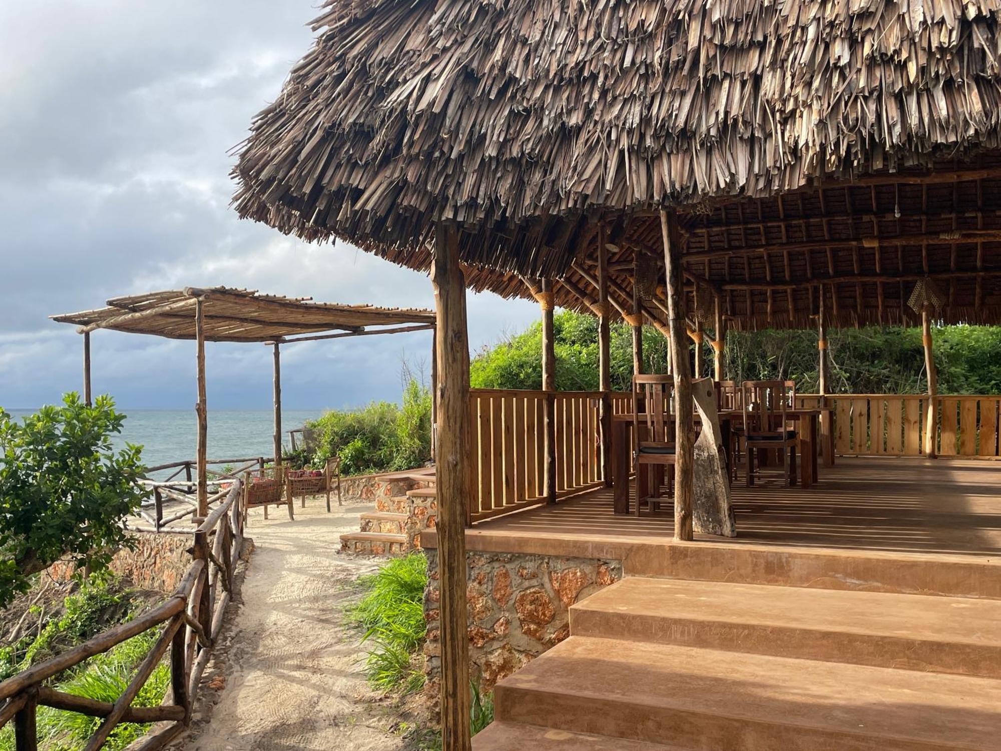Pangani Cliffs Lodge エクステリア 写真